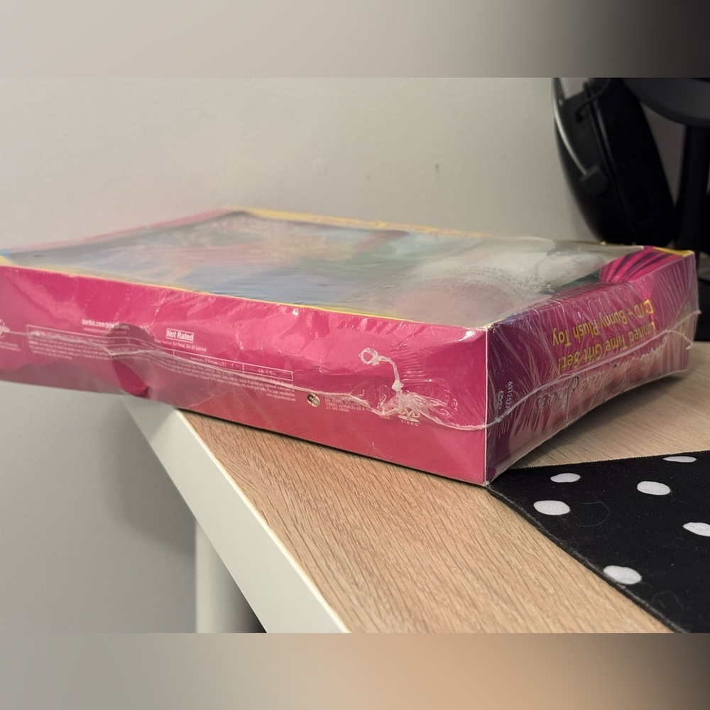 New sealed Barbie in the Pink Shoes DVD and Bunny Plush Gift Set - Picture 7 of 7